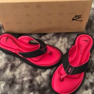 New women’s Nike sandals